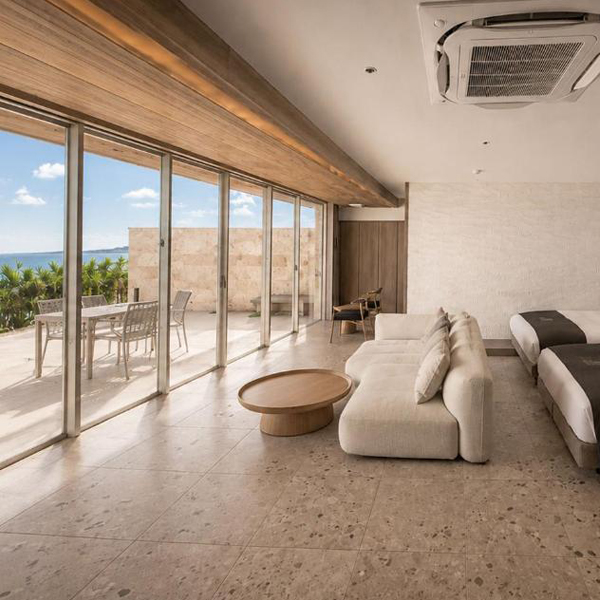 Suite Villa Seahorse IRABUのラグジュアリーな客室